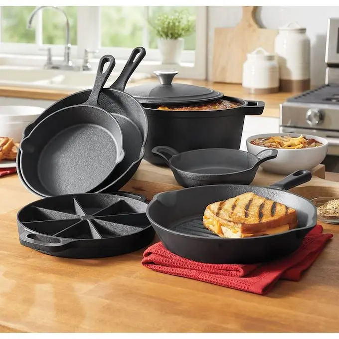 cast iron cookware set